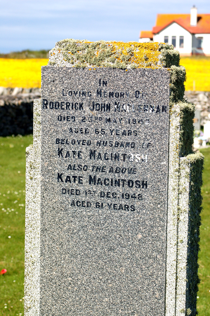 Photo of headstones/Roderick John MacLennan d1942 hdstn Benbecula Nunton Cem